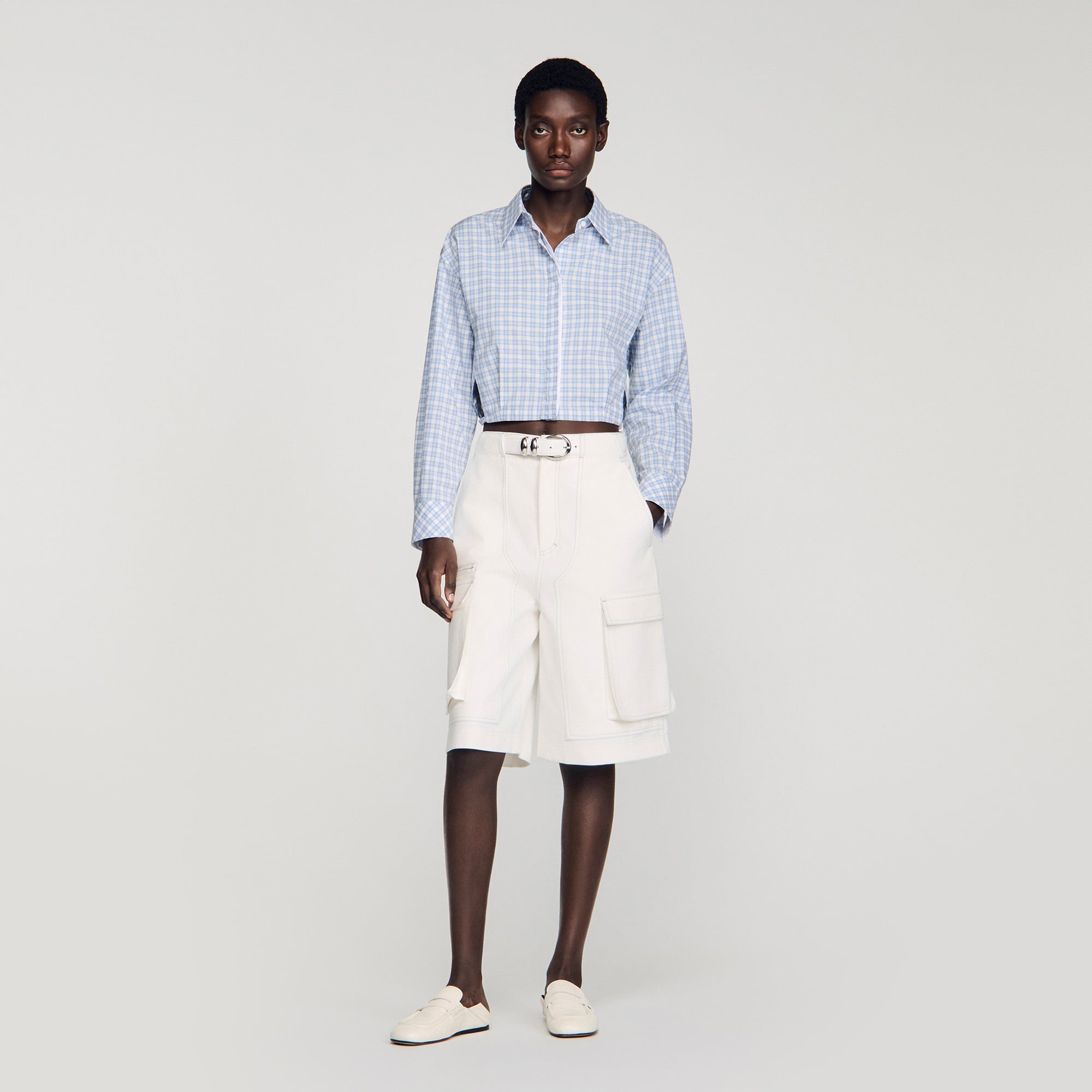 Sandro cotton Wide-leg Bermuda shorts with contrast stitching, featuring cargo flap pockets on the sides