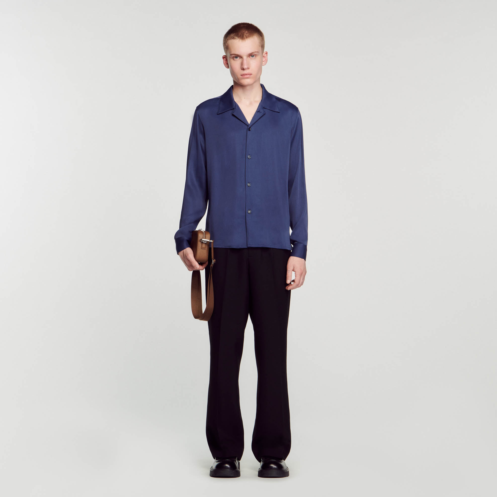 Sandro acetate Flowing shirt with a spread collar, long sleeves, and a button fastening