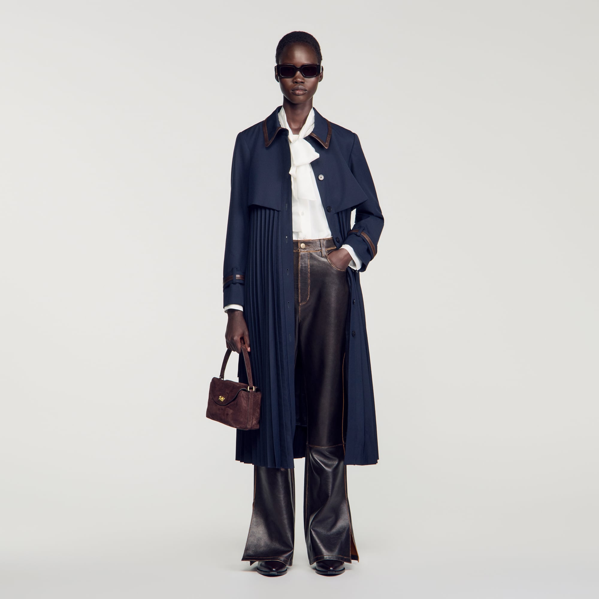 Trench with pleated leather collar