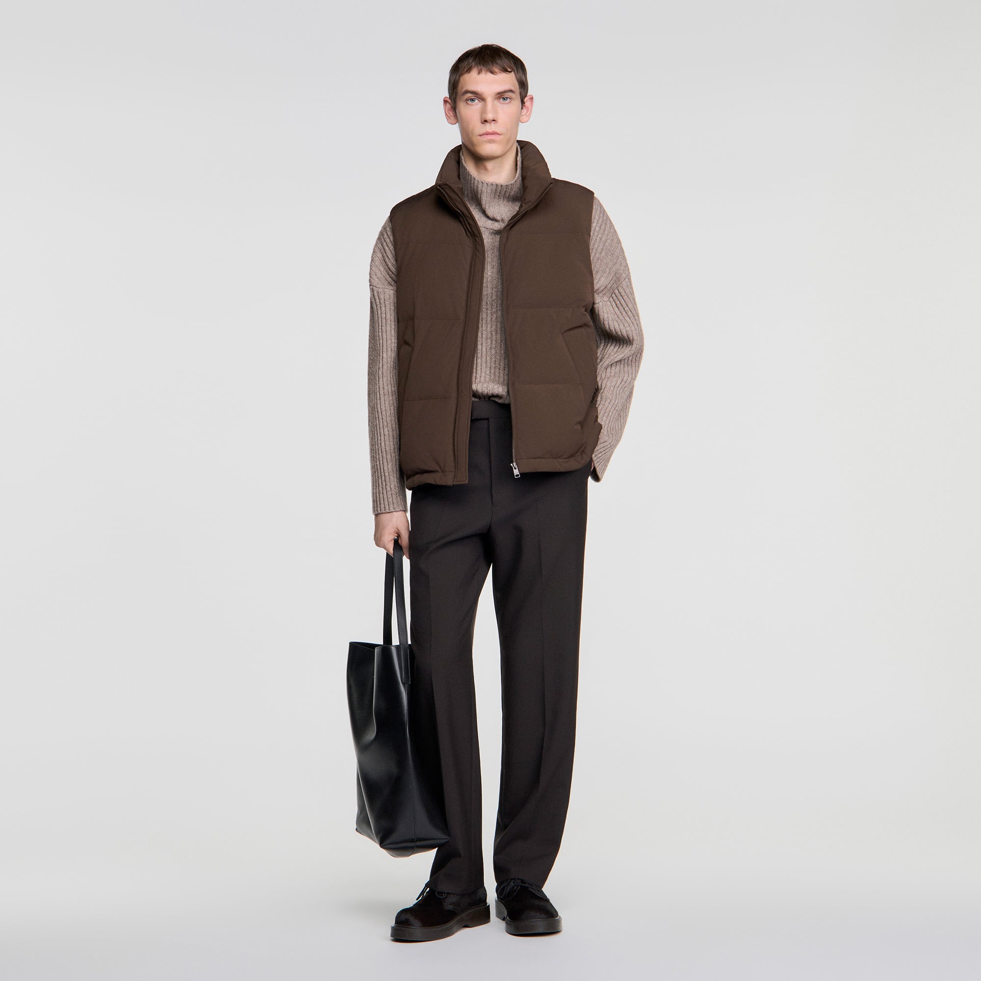 Sleeveless zipped puffer jacket