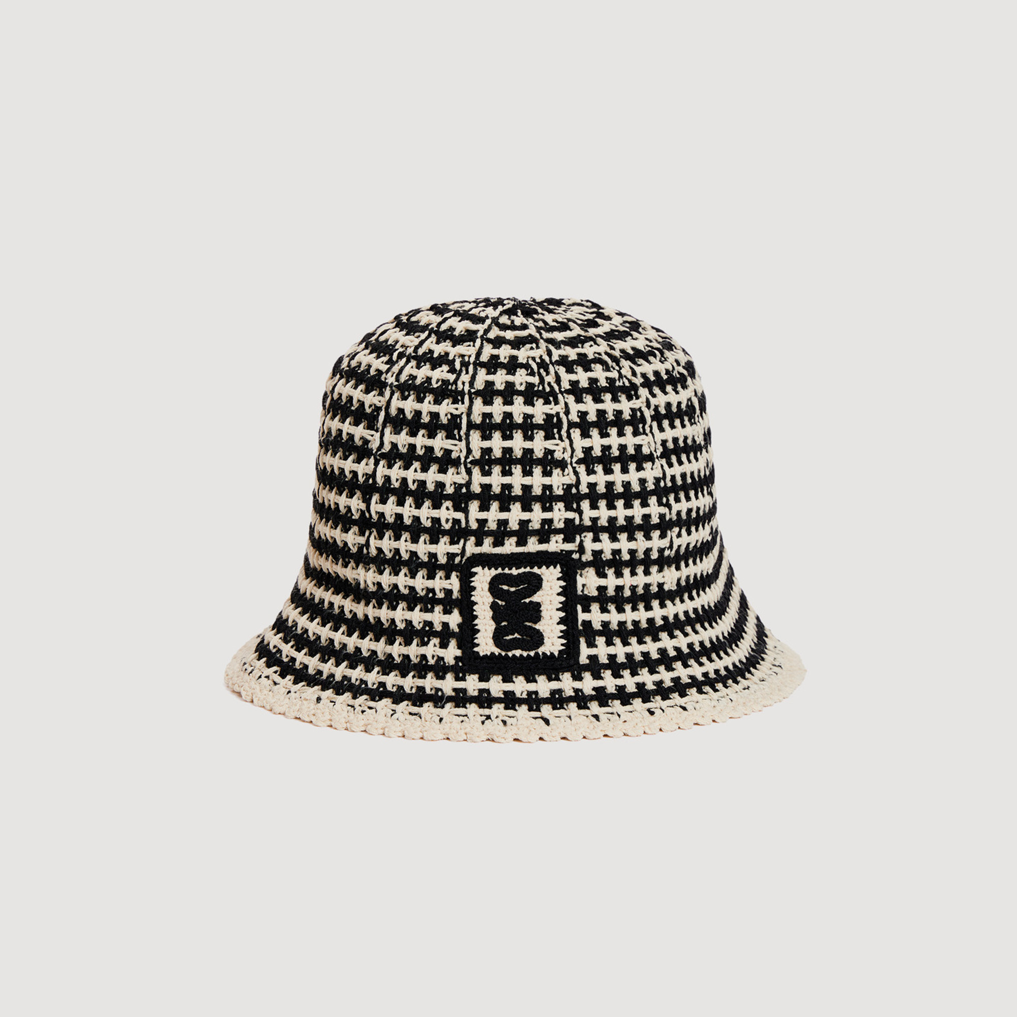 Crochet-knit bucket hat in Ecru / Black for Women | Sandro Paris