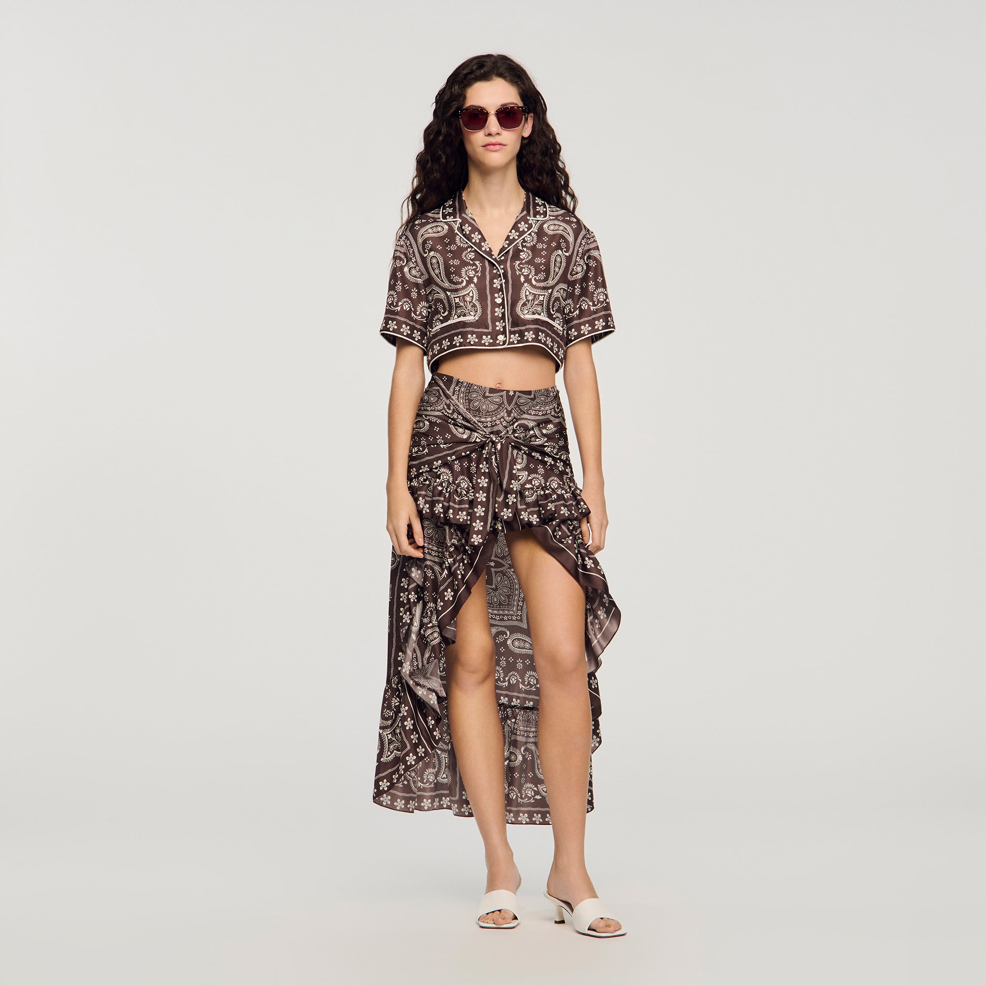ウノピュウS/SMOCK NECK BANDANA SKIRT set up Bandana print hi-low skirt in Taupe / White for Women | Sandro Paris