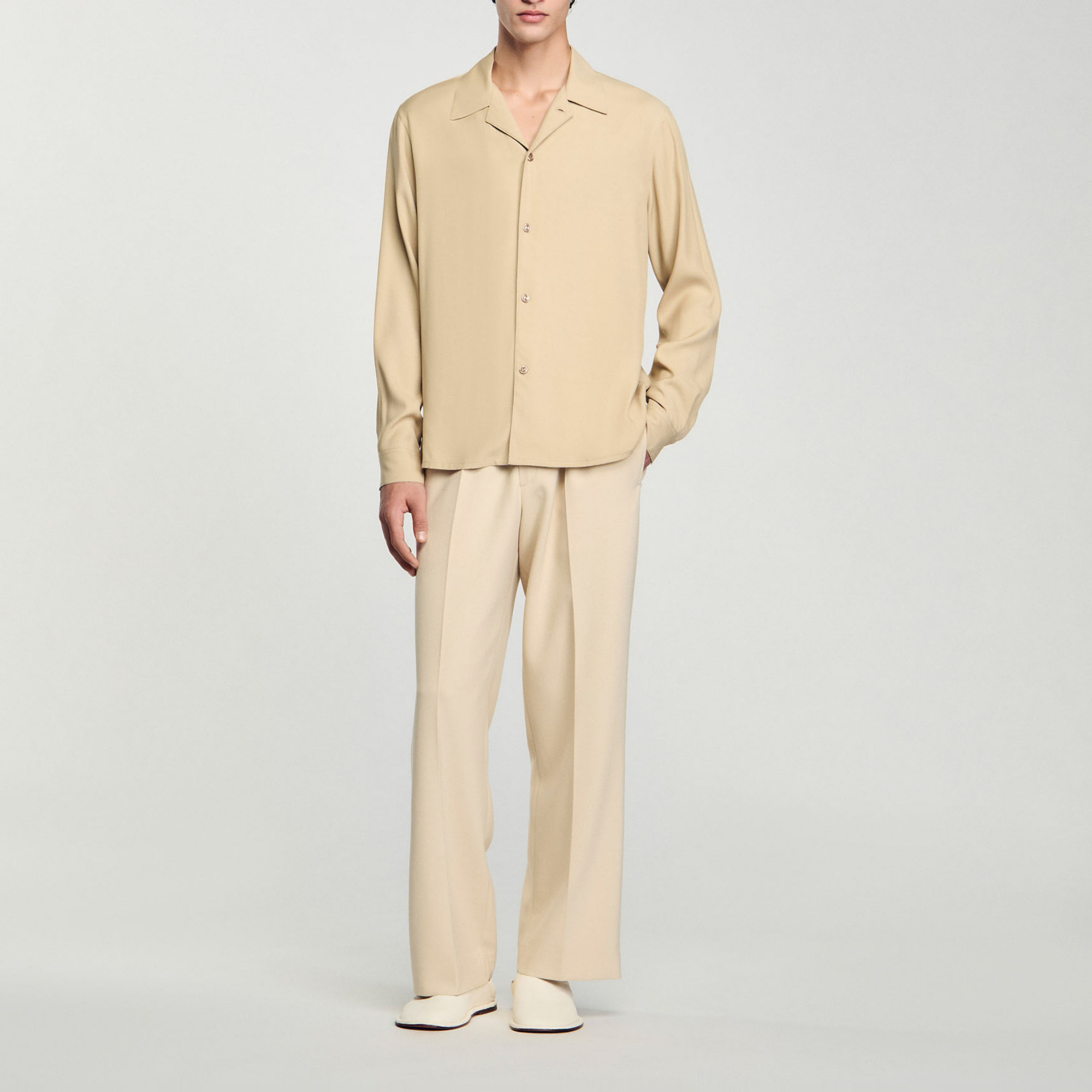 Sandro viscose Flowy shirt with long sleeves, buttoned cuffs, shark collar and button fastening