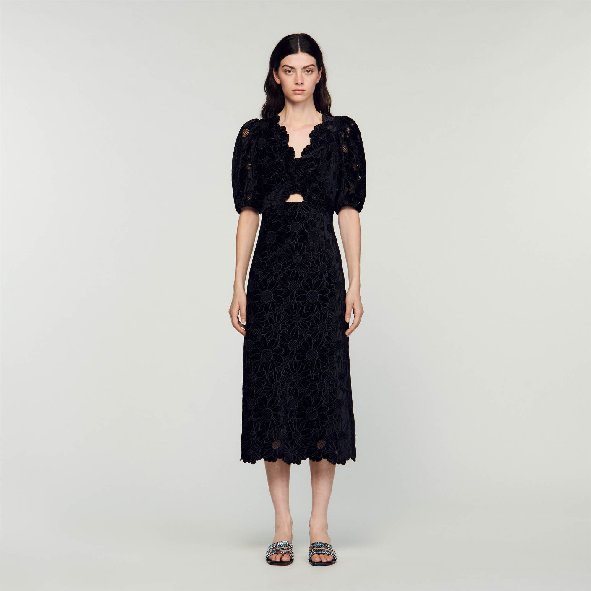 Sandro polyester Daisy-patterned maxi dress in guipure and velvet, featuring a scalloped V-neckline, waist with twist details and voluminous short sleeves