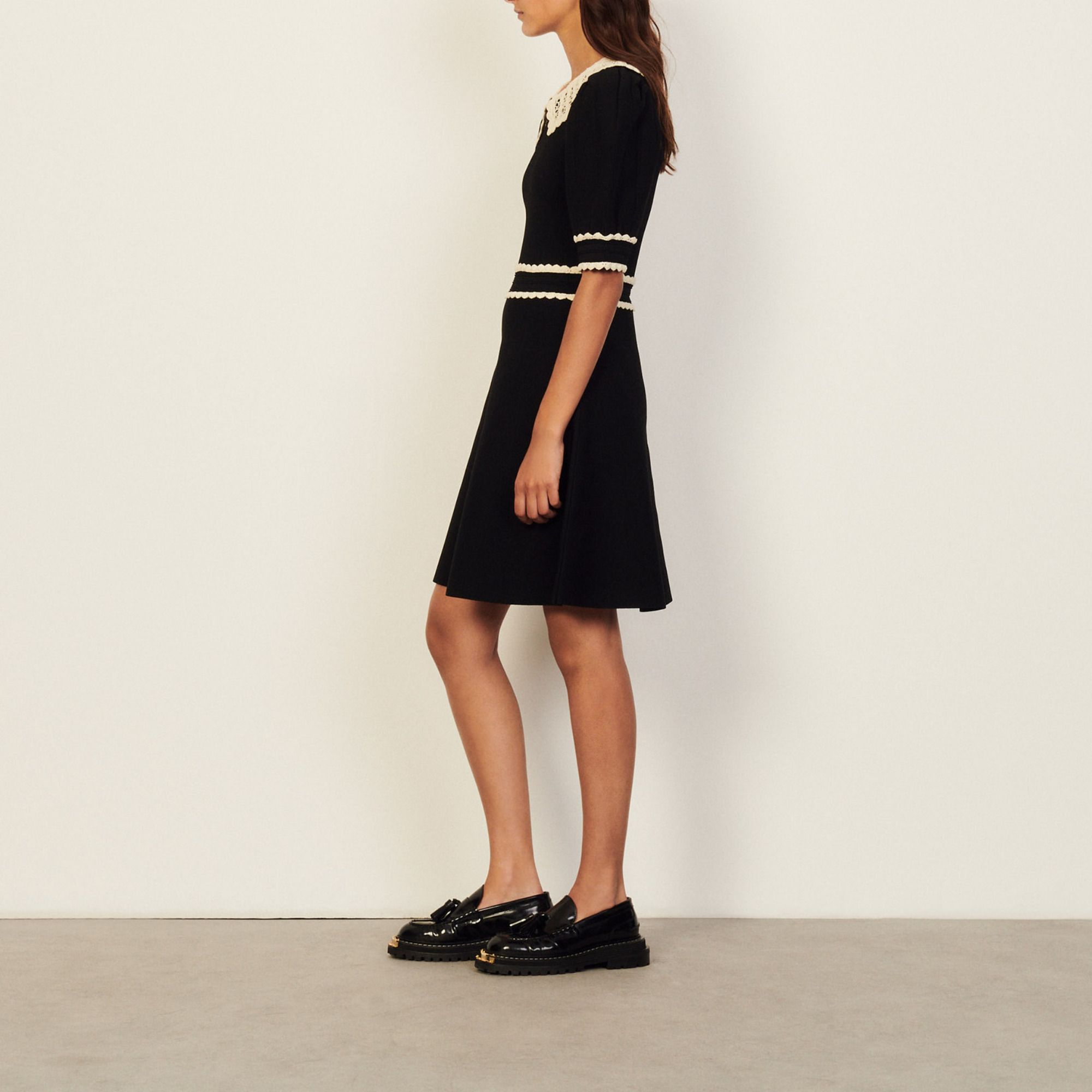 Knit dress with contrasting collar - Dresses | Sandro Paris