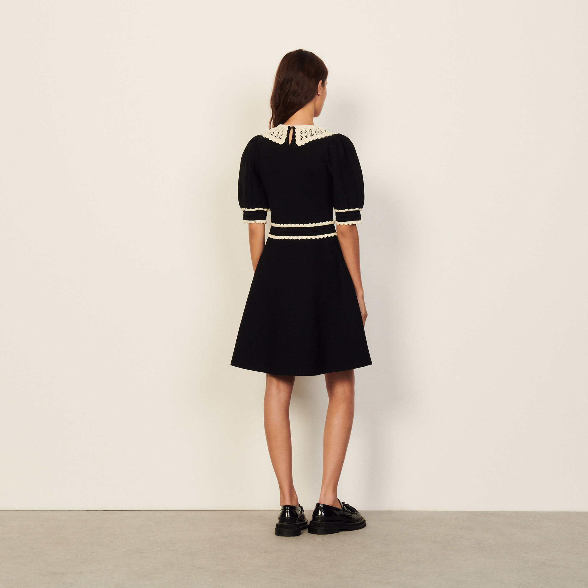 Knit dress with contrasting collar - Dresses | Sandro Paris